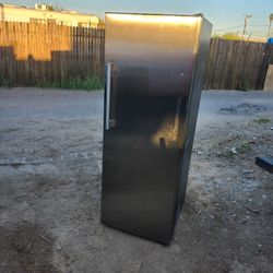 Fridge/ Convertible To Freezer 