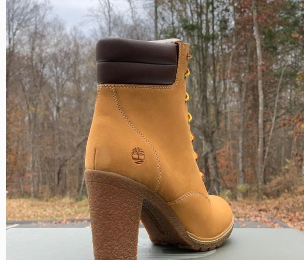 Womans size 8 timberland boots