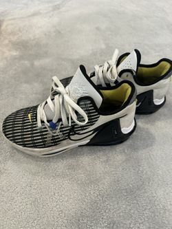 Nike LeBron Witness VI (6) - Size 7