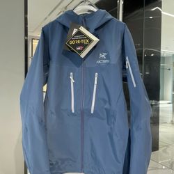 Arcteryx men's and women's same sports jacket and mountaineering suit