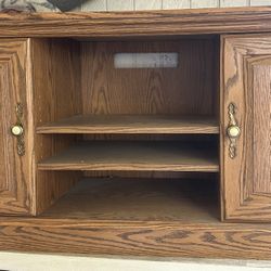 Oak TV Stand w/ 2 adjustable center shelves and 3 side storage cabinets