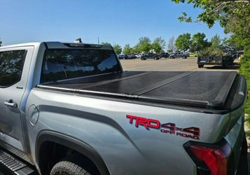 22-26 Toyota Tundra 6.5ft HARD Top Tri Fold tonneau Cover