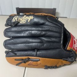 Rawlings P120JR 12" Baseball Glove Player Preferred Leather RHT Right Hand Throw. Pre owned in very good cosmetic condition. There is also a name writ