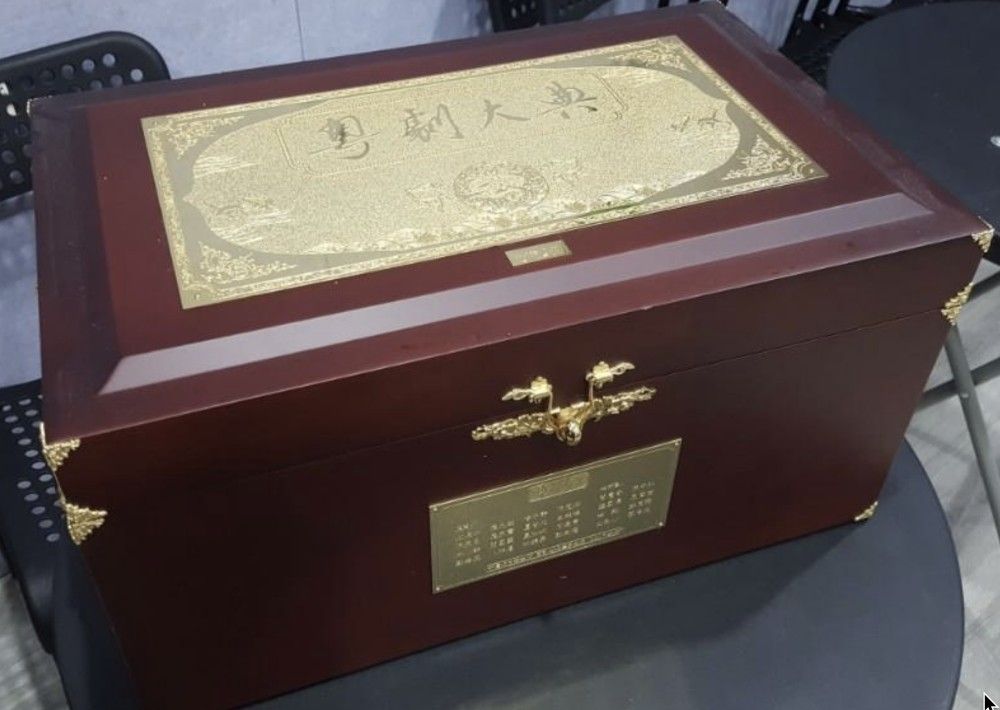 BEAUTIFUL Cantonese Opera Millennium Gold Box Set — VERY RARE (1 of only 2000 ever made), 100% COMPLETE, MINT CONDITION
$500
