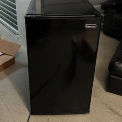 4.4 Cu Ft mini Fridge