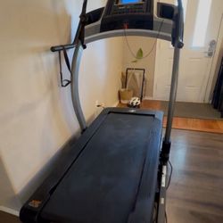 NordicTrack x9i Incline Trainer Treadmill- with Reflex Cushion Technology
