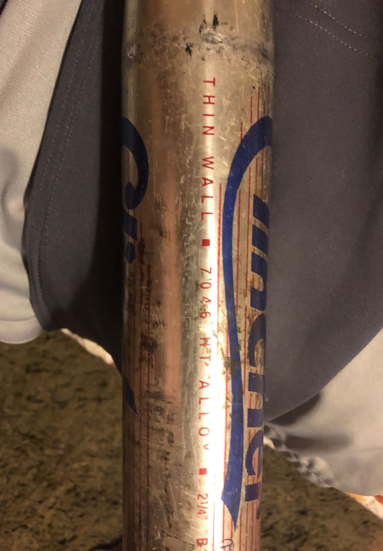 Clincher softball bat