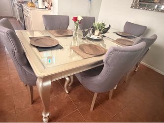 Kitchen dining table