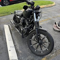 Harley Davidson Iron 883