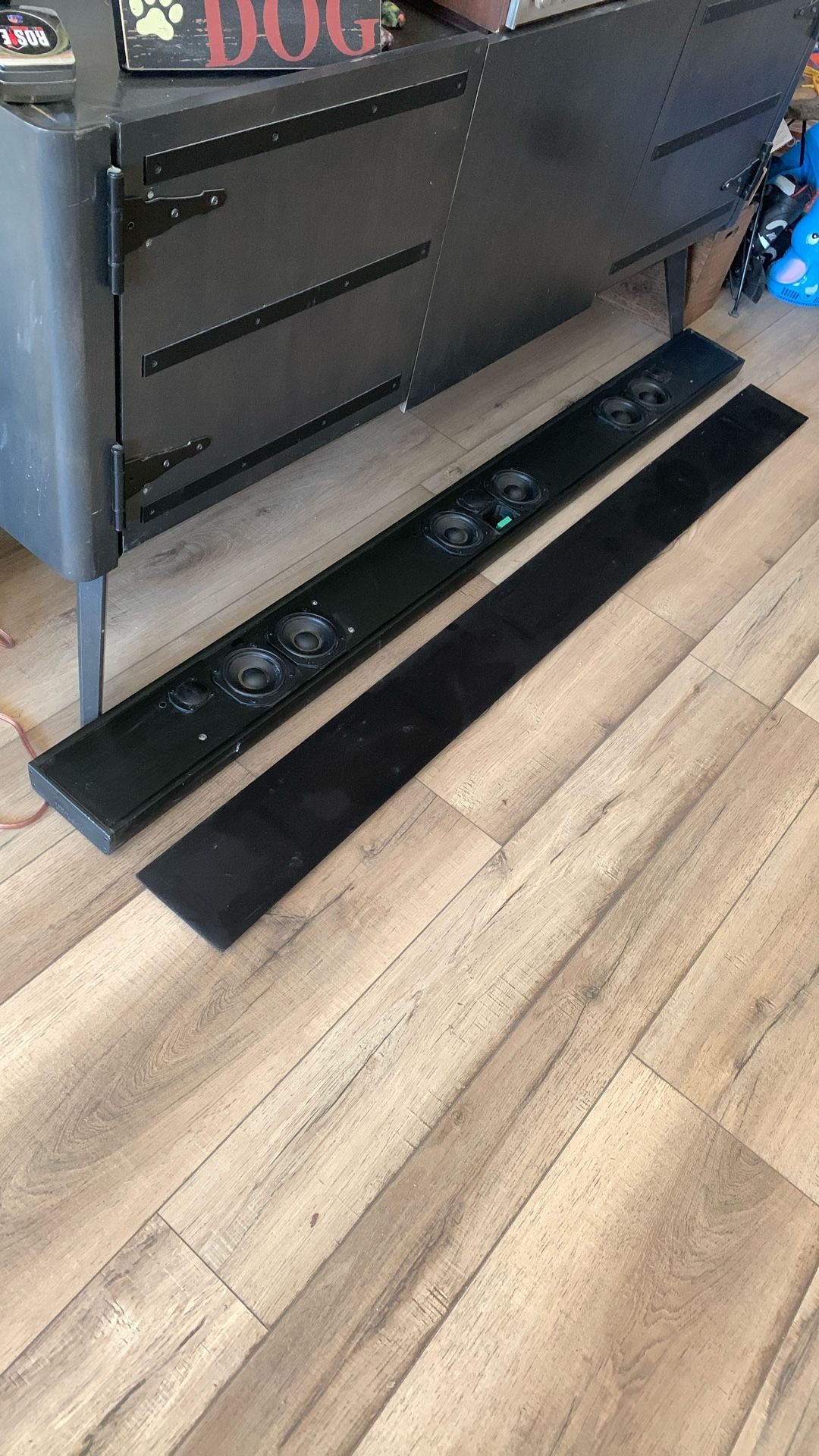 TrueAudio Soundbar 73” audio speaker