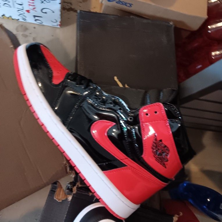 Jordan 1s Hi-top Bulls ππ Patten Leather $150