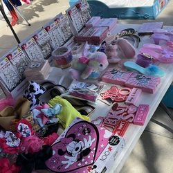 Earrings/eyelashes sets 75 cents