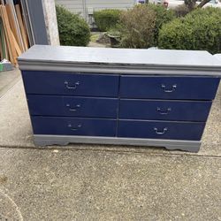Dresser 