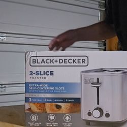 BLACK+DECKER 2-Slice Stainless Steel Toaster with 7 Toast Shades, Extra-Wide Self-Centering Slots