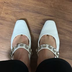Shoes Beige 8.5. Just fab women’s shoes 
