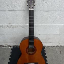 Guitarra Yamaha C-40