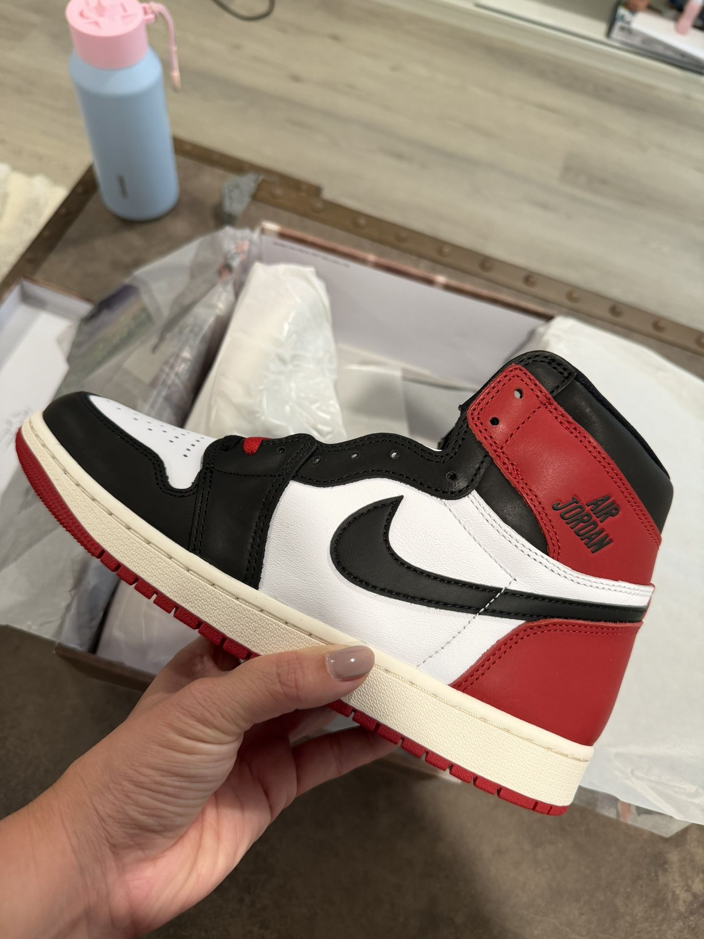Air Jordan 1 Retro High OG “Black Toe”