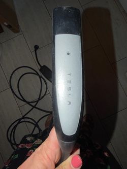 Tesla Car Charger (120 V outlet plug)￼