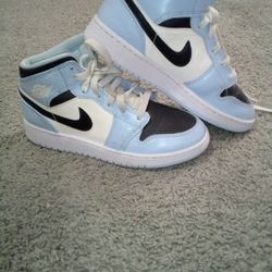 Blue Jordan 1's Size 5