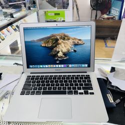 MacBook Air, i7, macOS Catalina, 250gb Storage