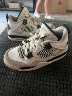 Jordan 4 military black size 5.5y