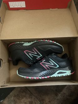 Woman’s Size 6 1/2 New Balance
