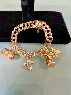 🌟 Large Movable 14KT & 18KT Y/G Vintage Charm Bracelet