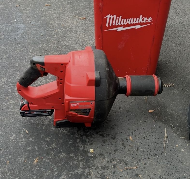 Milwaukee M18 FUEL Drain Snake with CABLE-DRIVE Locking Feed System (model 2772A-21).