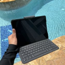 iPad 9 Generation + Keyboard Logitech 