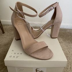 Women’s Blush Pink Heels Size 6