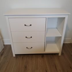 3 Drawer Dresser With Two Cube Inserts Like New 