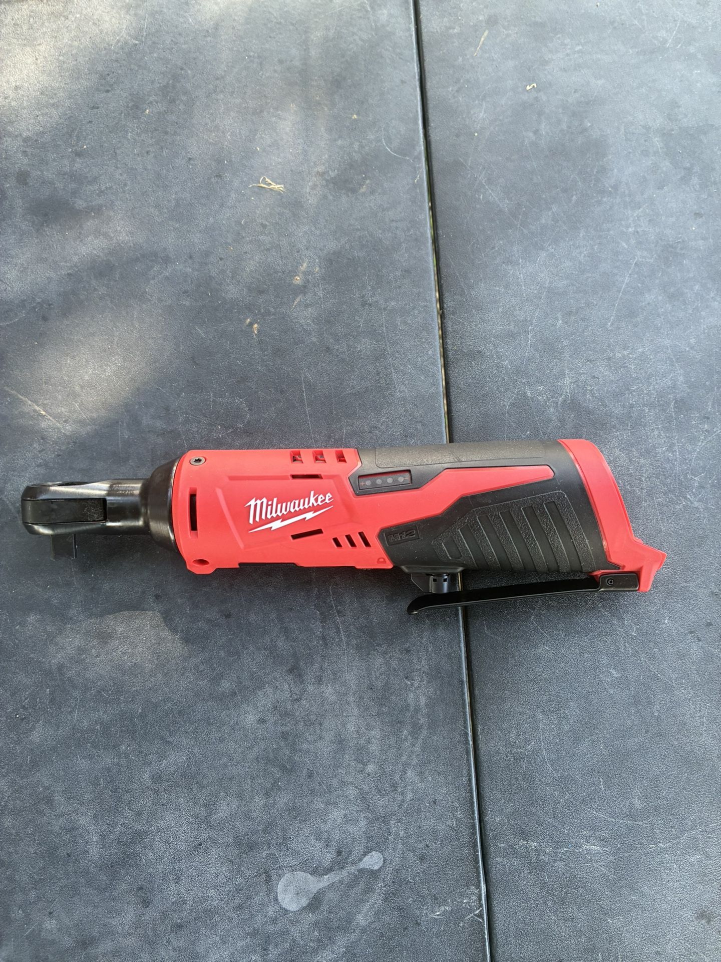 Milwaukee M12 12V Lithium-Ion Cordless 3/8 in. Ratchet
