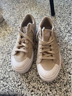 Women’s 8.5 shoes