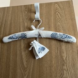 Cotton Hangers With 2 Sachets 