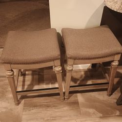 2 Bar Stools Set With Cushions Wooden 