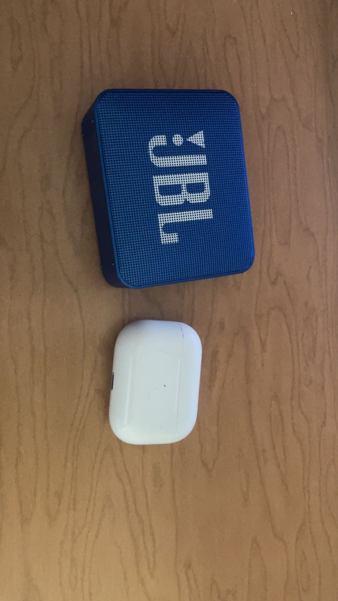 JBL GO2 + Airpod Pro case FREE