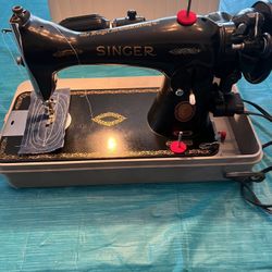 Vintage Singer Gear Driven Sewing Machine 15-