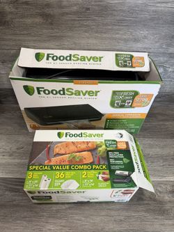 Food Saver FM2100 Vacuum Sealer Machine - And Rolls / Bags