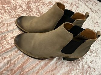 Steve Madden brown boots  size 7 1/2 boots brand new