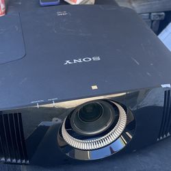 For Sale: Sony VPL-VW600ES 4K SXRD Home Theater Projector - $4,000