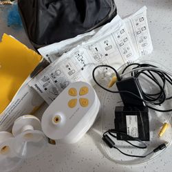 Medela Pump + Disposable Nursing Pads and Milk Storage Bags 