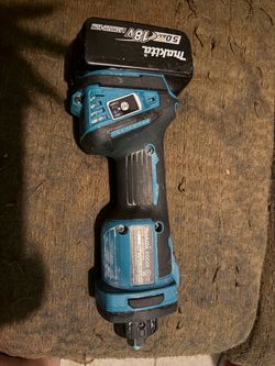 Makita XOC02 18V Cordless Cut-Out Tool with 5.0Ah Battery