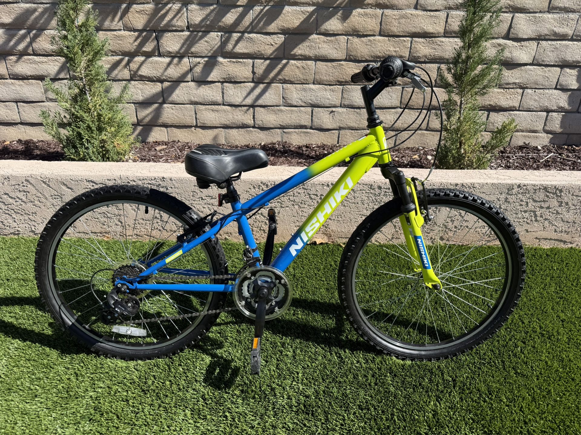 Nishiki Pueblo 24 Inch Mountain Bike 24” Bicycle Blue 