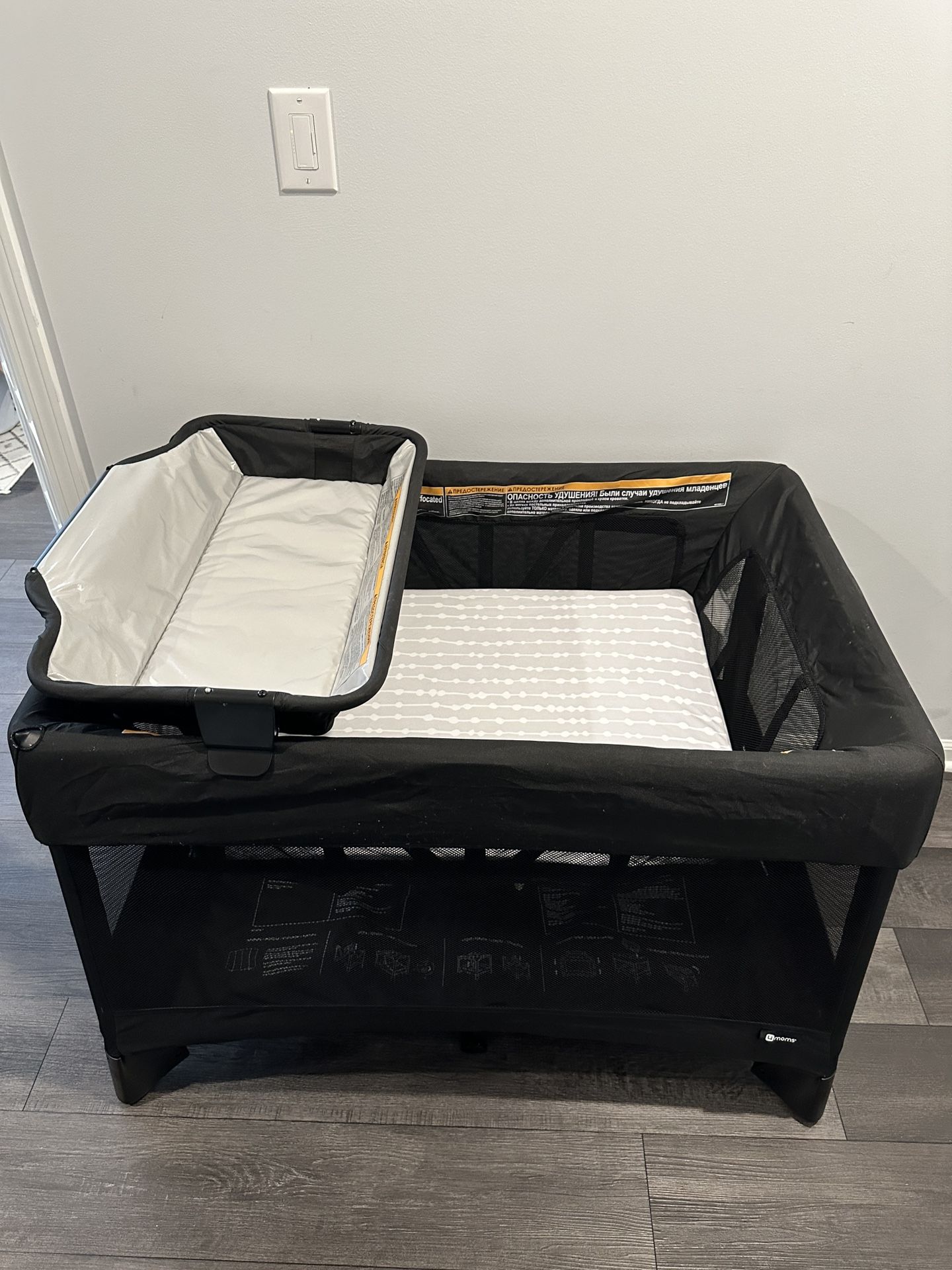 4moms Breeze Plus Portable PlayPen