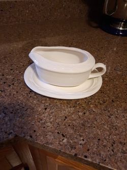 Pfaltzgraff- Acadia White Gravy Boat & Under plate
