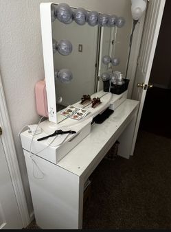 Vanity Impression Mirror