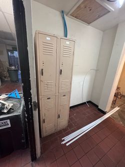 4-Door Metal Locker – Used
