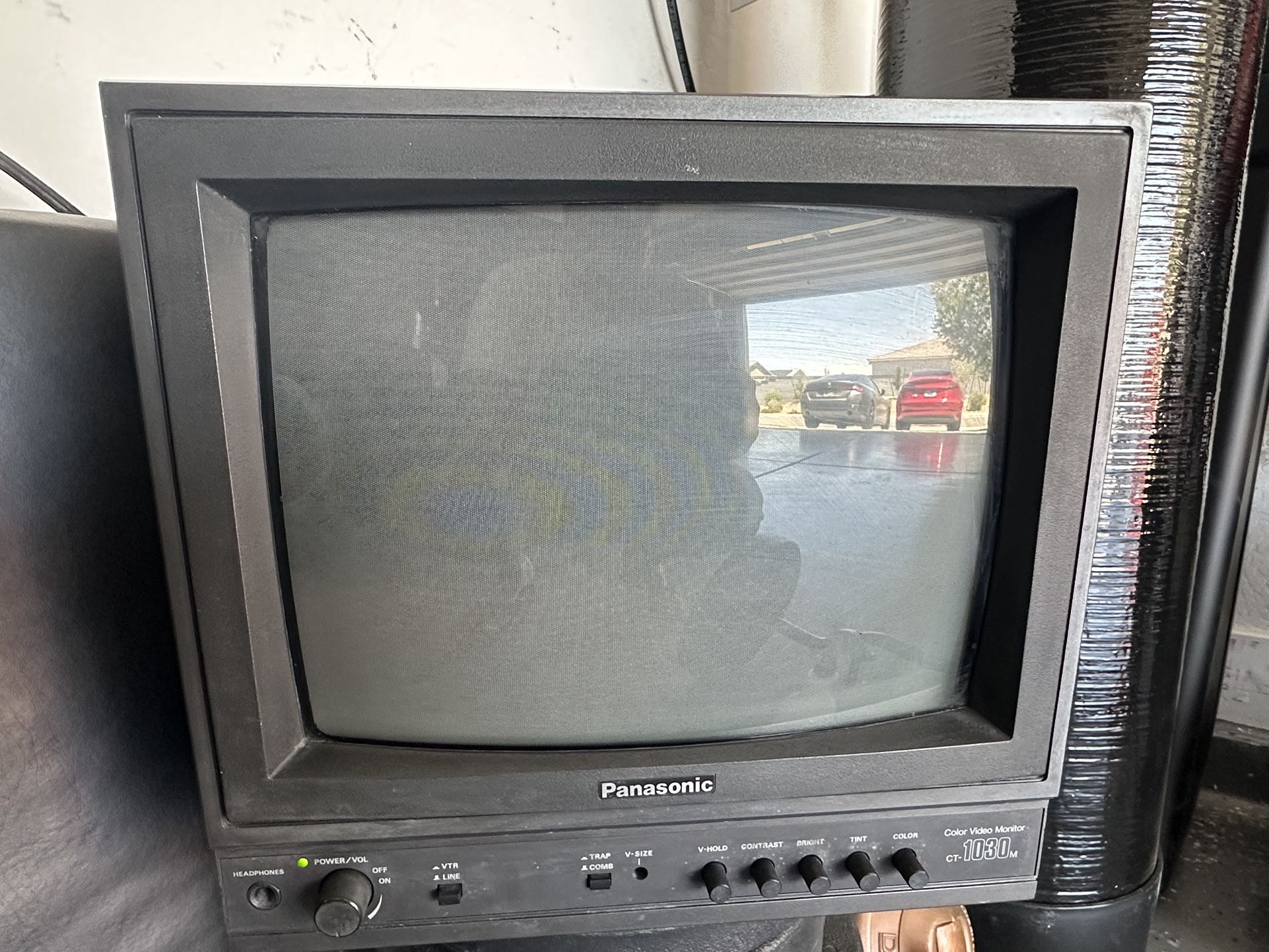 Panasonic Professional Color Video Monitor CT-1030m TV with RF input
