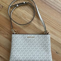 NWT- Michael Kors Trisha bag