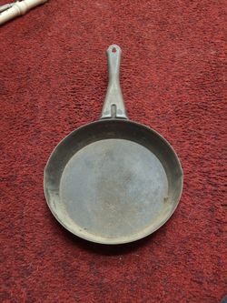 Antique light weight cowboy fry pan 8"